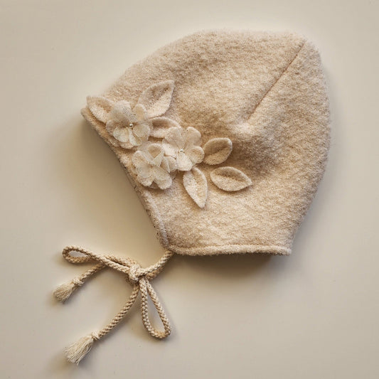 Blumen Walkmütze creme