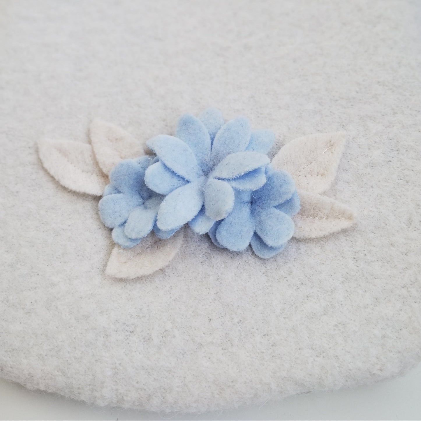 Wärmflasche hellblau - Blumen für DICH